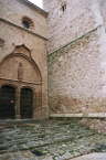L'autre entr�e de la coll�giale