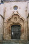L'entr�e de la coll�giale