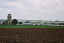Vue sur le village de Monreal las Llanos avec Belmonte au fond