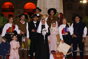 FETE DU COSTUME LES MARIES