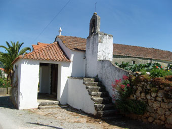 Petite chapelle dans un village