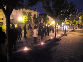 UNE PROCESSION AUX LAMPIONS