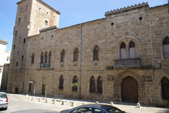 PALAIS DES MONROY