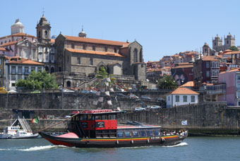 Vue sur Porto , la cathédrale à droite