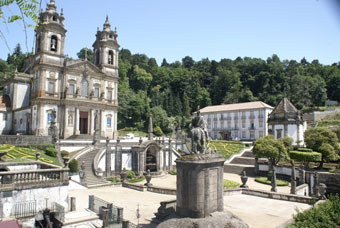 L'église, les jardins et notre hôtel au fond