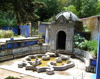 PALAIS DE FONTEIRA FONTAINE AU FOND DU JARDIN