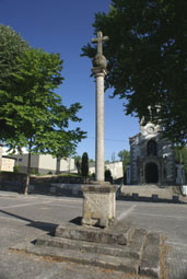 LE CALVAIRE ET L4EGLISE DE TEIPAS