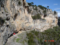 Dans les falaises