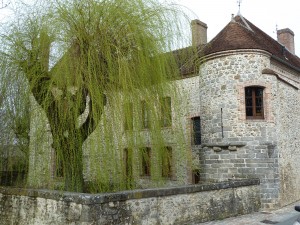 Le prétoire, à l"origine château des comte s de Champagne, puis converti en prison et tribunal