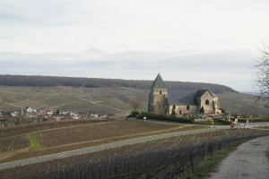 Eglise de Chavot. Moussy au fond