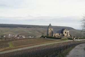 Eglise de Chavot. Moussy au fond