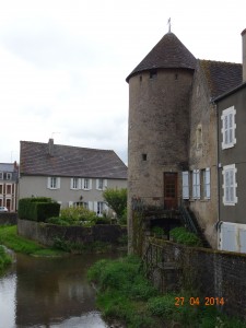 Vestige des murailles le long de l'Aguison