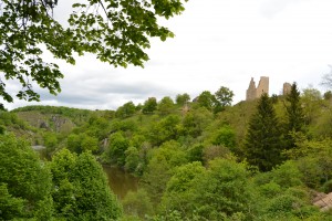 La forteresse domine la Sedelle