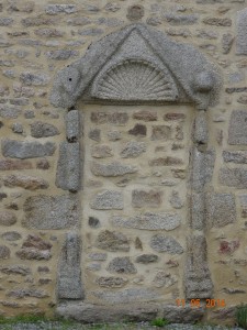 Coquille dans une façade