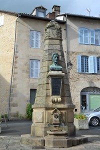 Monument dédié à Gay Lussac natif de la ville