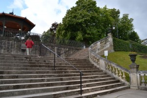 L'ancienne arène romaine. Boucher d'Orsay les fit combler au XVIIIème siècle pour créer une promenade ombragée aux "gens de qualité"