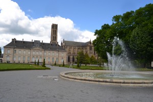 Le palais épiscopal et la cathédrale en arrière plan